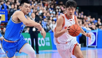 CBA最强广东队打疯了！掀翻北京上海，双杀辽篮浙江，给宏远打样