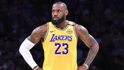 欧博官网-连续两年首轮被绅士横扫！詹姆斯已不具备争冠能力