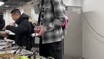 欧博官网-杨瀚森赛后都吃什么？来看看开拓者&amp;湖人&amp;掘金三队的赛后餐